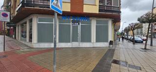 Local commercial à Avenida fdez ladreda 32. Se vende o alquila clinica dental lista para su apertura