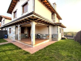 Casa aparellada a Paseo LAGO-SM