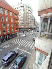 Appartement à Lopez fenar 2. Piso de tres habitaciones en alcalde miguel castaño