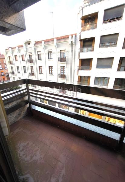 Foto 1ae57891-a932-4cd9-8a94-506e3fe282b5. Pis a calle alcazar toledo 4 a Centro Ciudad León
