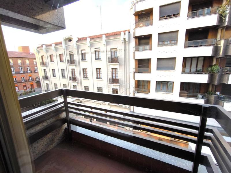 Foto e2c968fd-7a0e-47a0-ad51-9d12960d7b9e. Pis a calle alcazar toledo 4 a Centro Ciudad León