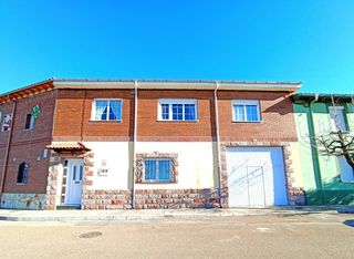 Casa  Calle cruz. Casa con garaje y jardín en villanueva de las manzanas