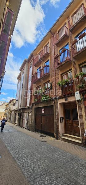 Foto ec78c56b-3a07-4ad9-878d-15186115c032. Pis a calle puerta moneda 6 a Casco Antiguo León