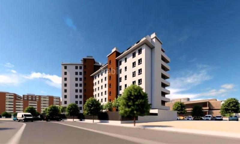 Foto 488effc0-0586-4e0d-a597-17148a3b6dcd. Piso en avenida aluches espectacular piso de cuatro habitaciones con terraza en La Lastra en León