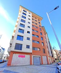 Miete Geschäftsraum in Calle juan pablo ii 8. Local comercial en venta en la lastra