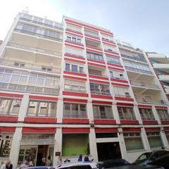 Pis a Calle santa nonia 8. Oportunidad de amplio piso centrico con terraza de 14 m2 y mucha