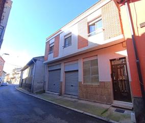 Maison à Calle independencia 14. Casa con garaje doble y almacén en trobajo del camino