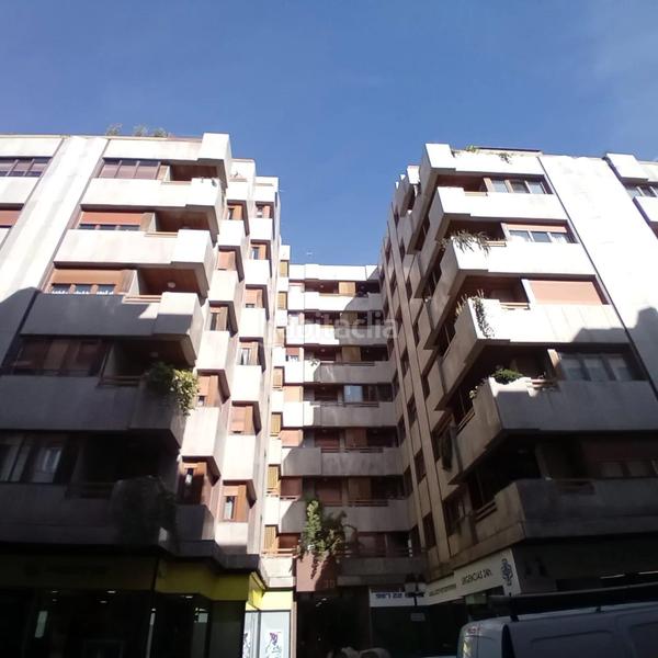 Foto 393abf5a-c94a-41e2-9ab9-0642aa0b5848. Alquiler piso en calle roa vega 30 alquiler piso recien reformado con terraza en el centro en León