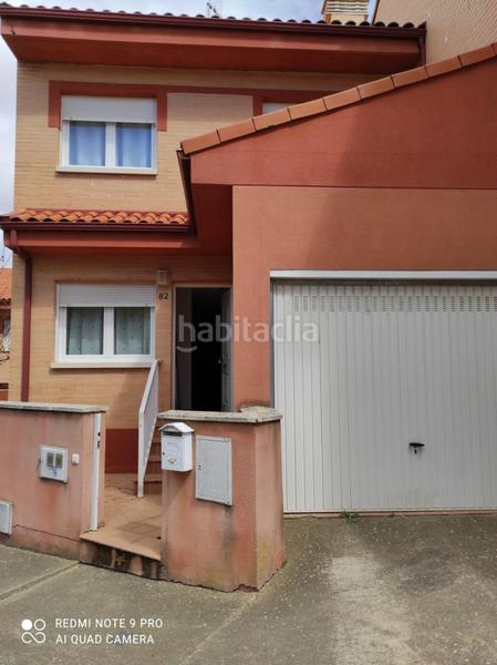 Foto 400f8e8c-4c49-41e5-a153-38e1098acfe8. Casa pareada en calle leon 82 chalet pareado en Valencia de Don Juan