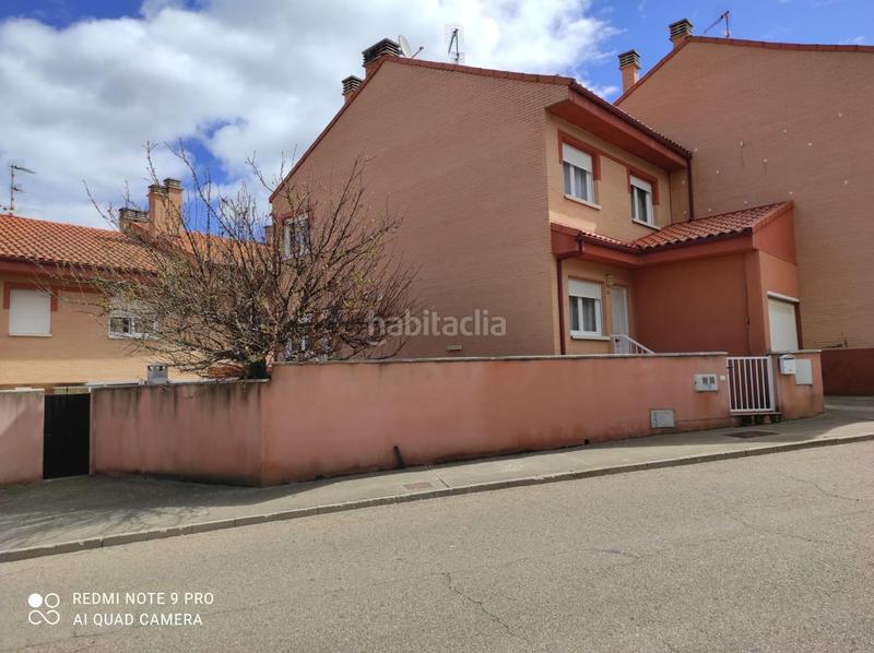 Foto b7866b9e-5fff-4794-b170-878ee157939c. Casa pareada en calle leon 82 chalet pareado en Valencia de Don Juan