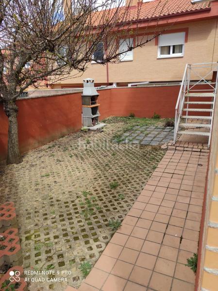 Foto fced5d66-cdcc-4aea-83d4-186174800c3c. Casa pareada en calle leon 82 chalet pareado en Valencia de Don Juan