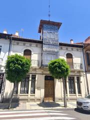 Maison à Avenida via de la plata 18. Casa contemporánea única con dos viviendas independientes y pati