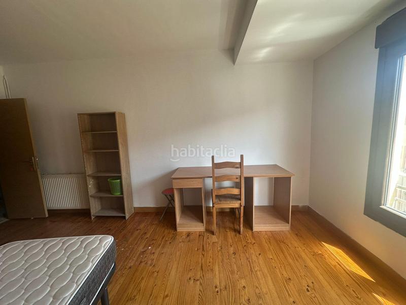 Foto 7f3cc8f8-36ee-4bac-b74a-0e54b1044931. Piso  de 5 habitaciones en el ejido leon en El Ejido - Santa Ana León