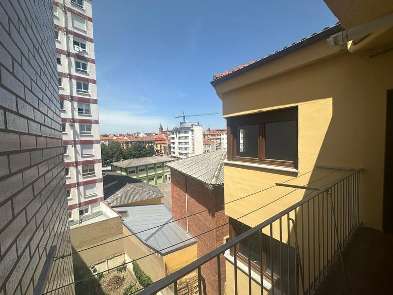 Foto 928acb9b-437e-486f-b950-50b1ae300f01. Piso  de 5 habitaciones en el ejido leon en El Ejido - Santa Ana León