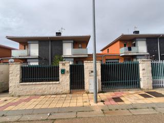 Chalet  Escobal. Oportunidad unica inversores