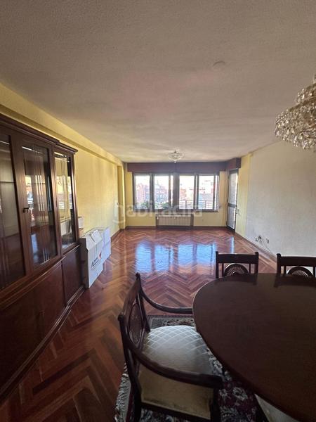 Foto 14b53bbf-3e7e-4666-bead-2a4e711a46f3. Pis amb calefacció aparcament a Centro Ciudad León