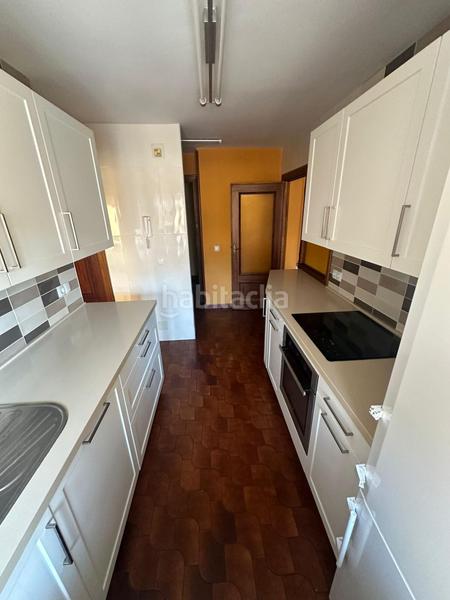 Foto 2993f1d0-5a99-47d6-8cb4-4d51f5bd0e05. Pis amb calefacció aparcament a Centro Ciudad León