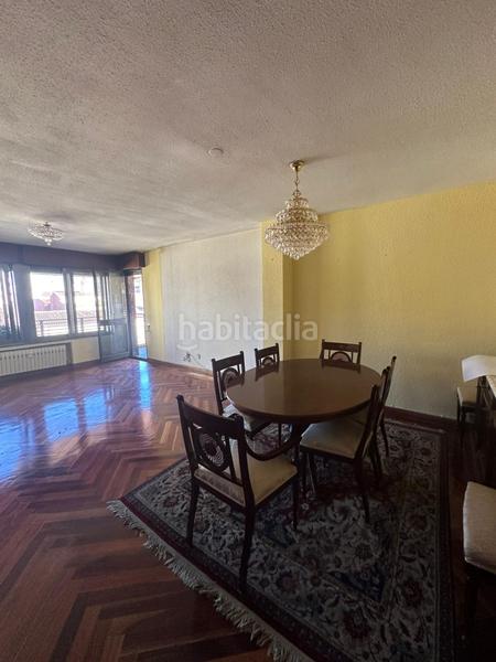 Foto 5cbb8927-049f-418c-ba9b-32681e3f40de. Pis amb calefacció aparcament a Centro Ciudad León