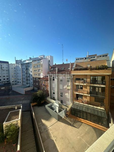 Foto ac8b0226-9bf6-4db0-b8bf-b24ce81e28e6. Pis amb calefacció aparcament a Centro Ciudad León