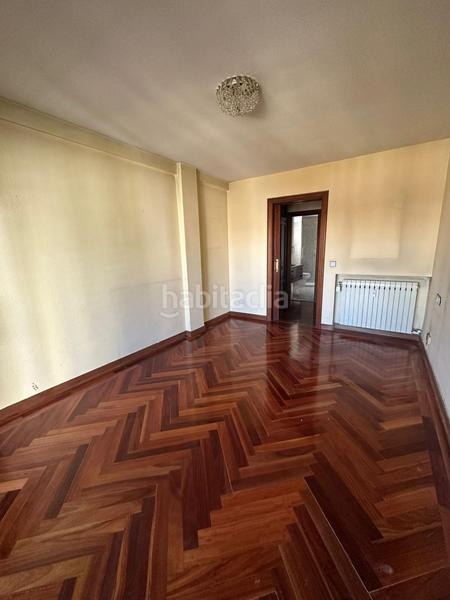 Foto b0df22a8-28dc-43df-be5a-85653ef295f0. Pis amb calefacció aparcament a Centro Ciudad León