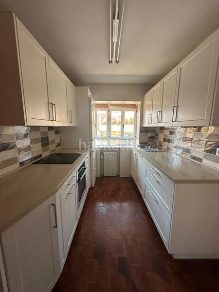 Foto db889ea8-e78b-418e-a5f2-ecd6f1b34dc3. Pis amb calefacció aparcament a Centro Ciudad León