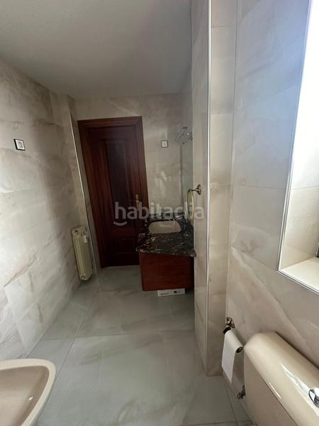 Foto dd937e2a-8c37-4b57-9b5d-adfdf17a44dd. Pis amb calefacció aparcament a Centro Ciudad León