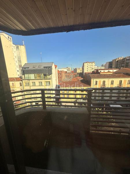 Foto e6f0626f-4e66-4ae5-bfa4-050e49fe2c4a. Pis amb calefacció aparcament a Centro Ciudad León