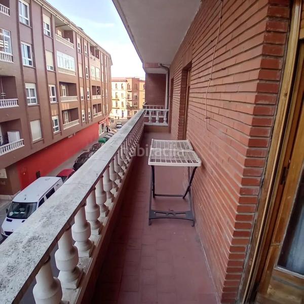 Foto cf49fca3-fc52-43dd-8e06-a905db59258c. Edifici a San Mamés - La Palomera León