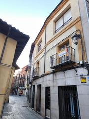 Édifice  Calle del pozo. Edificio para reformar en casco historico de leon