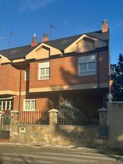 Casa aparellada  Calle angeles. Chalet pareado en san andres del rabanedo