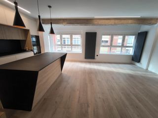 Flat  Calle de los cantareros. Estrena piso recién reformado.