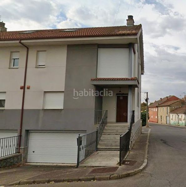 Foto 60bb888b-cbc7-4b33-ab57-77c997f932eb. Casa aparellada amb calefacció aparcament a Sariegos