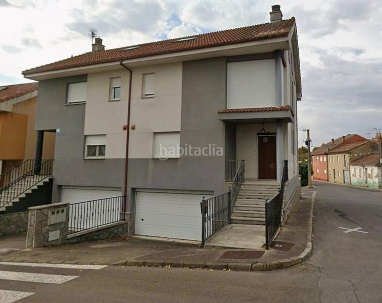 Foto 98cd0318-a647-4905-bfb9-05a033a8c3de. Casa aparellada amb aparcament a Sariegos