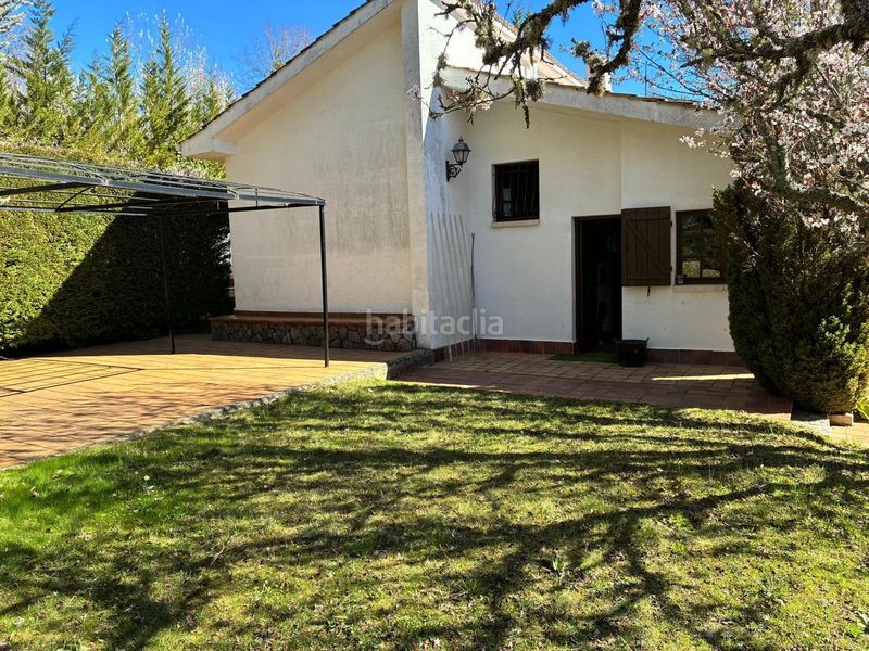 Foto f44b8fa3-f139-4aba-b93e-57eadfd80aa7. Casa a calle anselmo gutiérrez 2 a Vecilla (La)