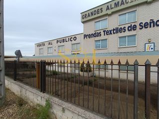 Location Bâtiment à usage industriel à Calle ribaseca en onzonilla. Nave industrial en onzonilla actualmente arrendada. inversores r