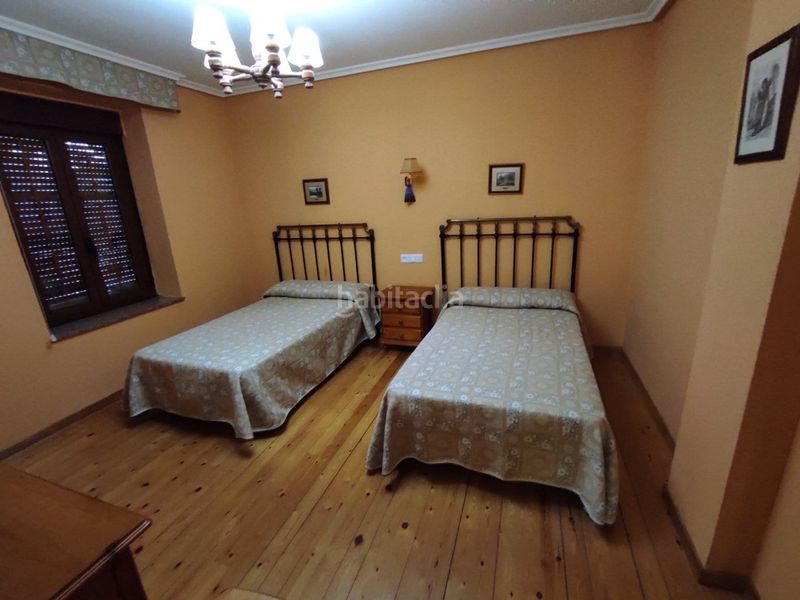 Foto 6c03ecf3-34e2-4f53-9852-d31ecd355a8d. Edifici a Luyego