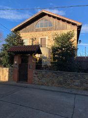 Edifici a Calle buenos aires-ta 22. Se vende centro de turismo rural en luyego