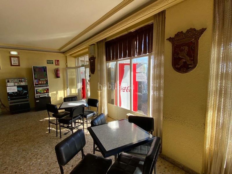 Foto f1025b0d-d1f8-43e6-b983-468bcd3efbaf. Edifici a Ardón