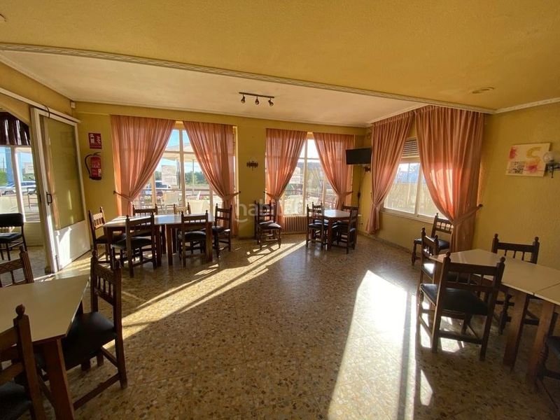 Foto f641dfb8-86e3-4ae0-989e-61fd7c30cdf1. Edifici a Ardón