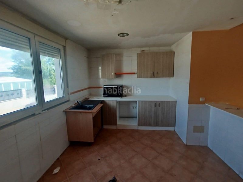 Foto 495d3528-3382-4f23-9e02-e1bc58f7741d. Casa aparellada a calle del herrero a Sariegos