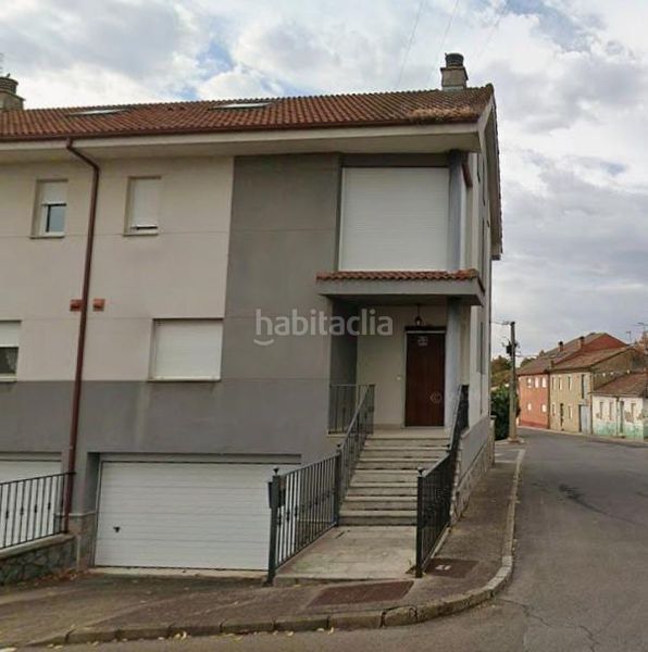 Foto 590a8190-f229-42ab-90b6-5cd8e3b67351. Casa aparellada a calle del herrero a Sariegos
