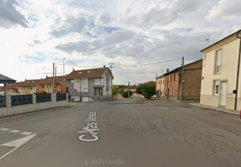 Foto a12ccdb9-2de8-42e6-b9f5-368621e52d99. Casa aparellada a calle del herrero a Sariegos