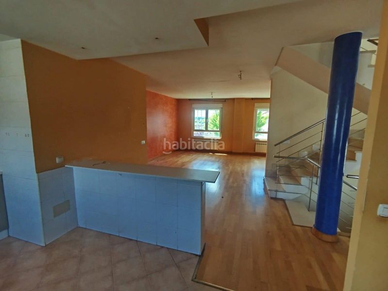 Foto cb8df485-d7c3-4ccf-acc6-86fe23f504f0. Casa aparellada a calle del herrero a Sariegos