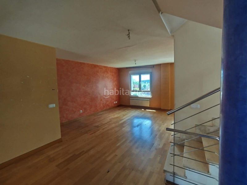 Foto d97fa278-0b52-4fdc-b625-27d9dd4e9930. Casa aparellada a calle del herrero a Sariegos