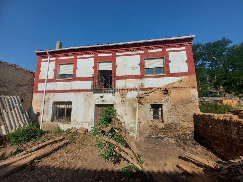 Foto c1d7b7a9-9d21-4567-a737-097a6ebb4112. Casa amb aparcament a Garrafe de Torío