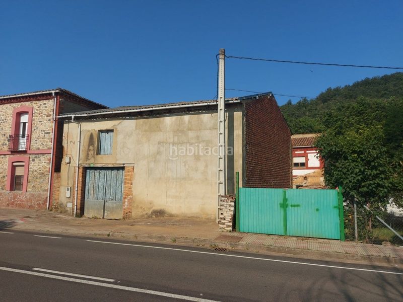 Foto f9aa249c-f5f3-46b7-bf91-11d86ae2e011. Casa amb aparcament a Garrafe de Torío