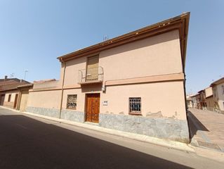 House in Valderas. Casa en calle treinta abril