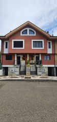 Casa adosada en Calle presa blanca-vo 38. Chalet en la zona de la candamia