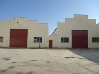 Capannone industriale in Trobajo del camino. Industrial en calle cuesta luzartc