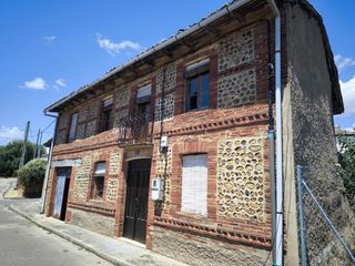 Maison à Villaturiel. Casa en calle castrillova